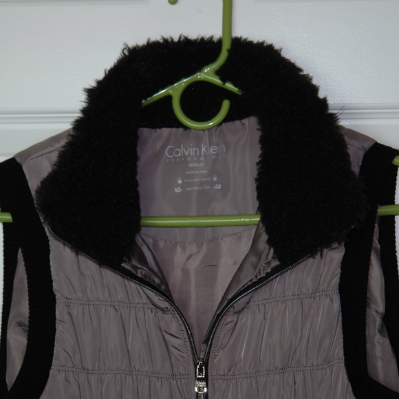 Calvin Klein Taupe Black Performance Puffer Vest M - Picture 2 of 4